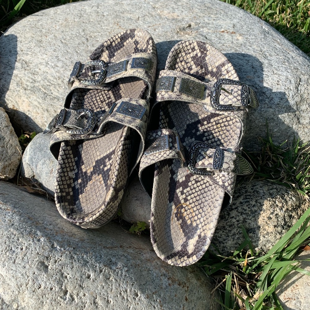 Beautiful Ash  Utopia double strap Sandals Sz 7